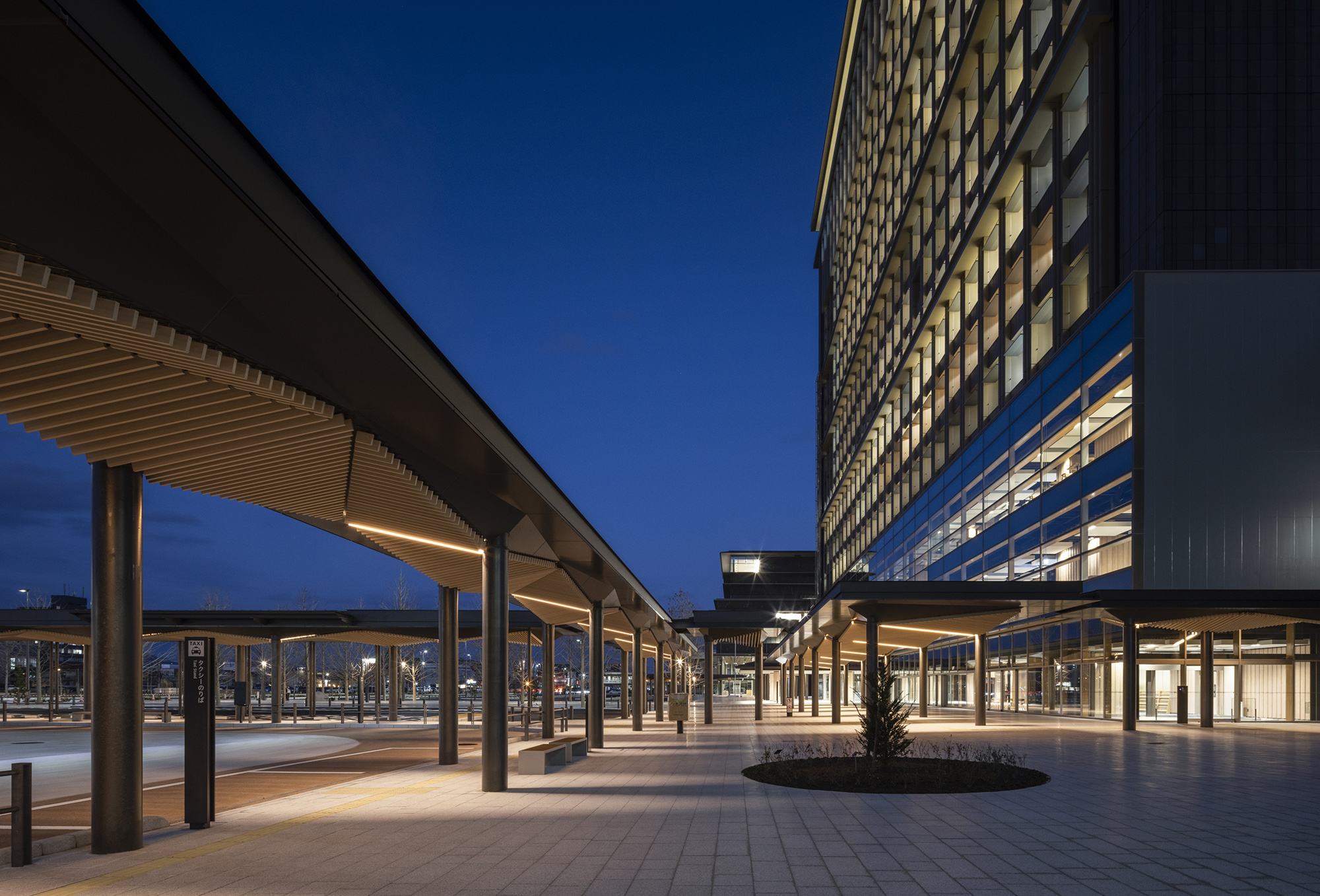 岐阜県庁屋外通路